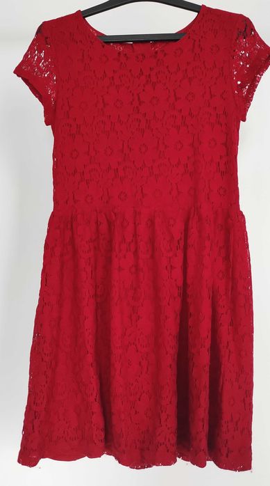 Czerwona koronkowa sukienka 140