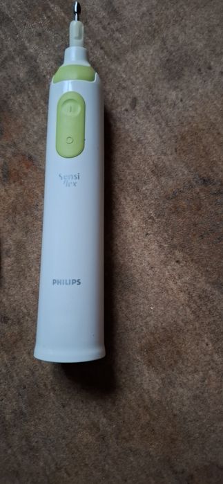 У продажу електрична зубна щітка Philips.