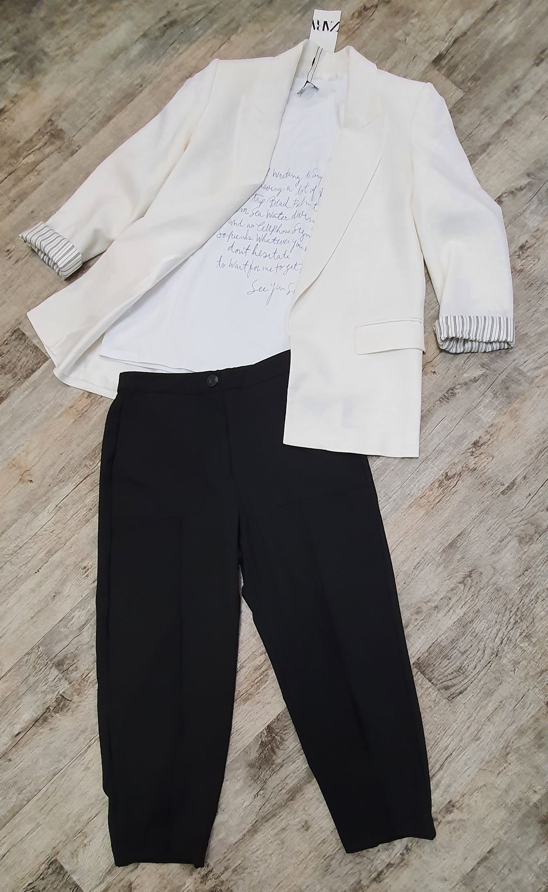 Трендові брюки carrot fit від Zara. Дуже вдала модель. Можна на літо.