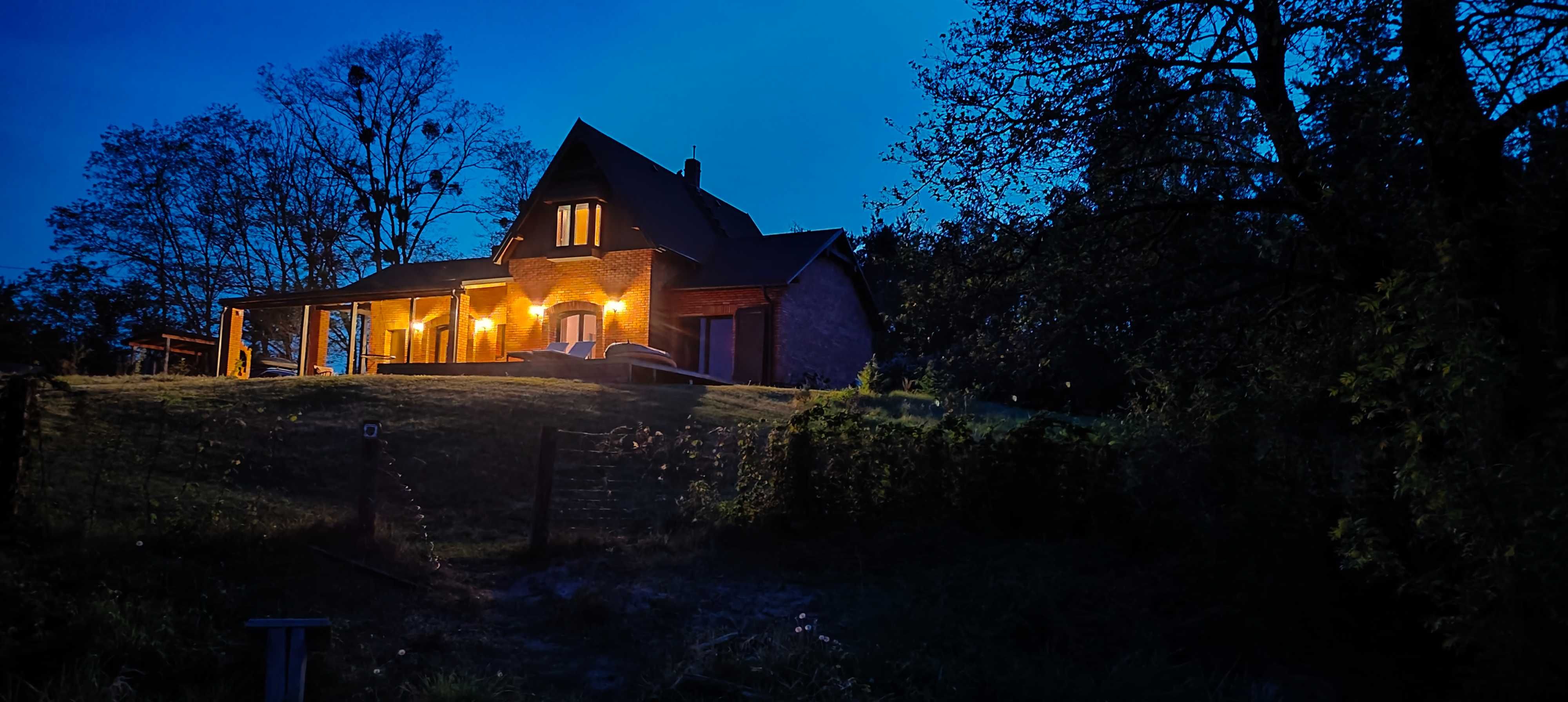 domek  nad jeziorem z jacuzzi  z dala od sąsiadów