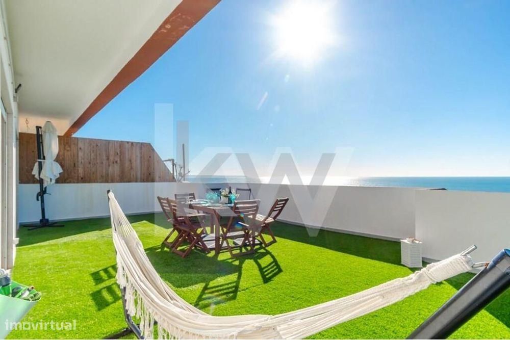Penthouse com Piscina e Terraço em Frente ao Mar