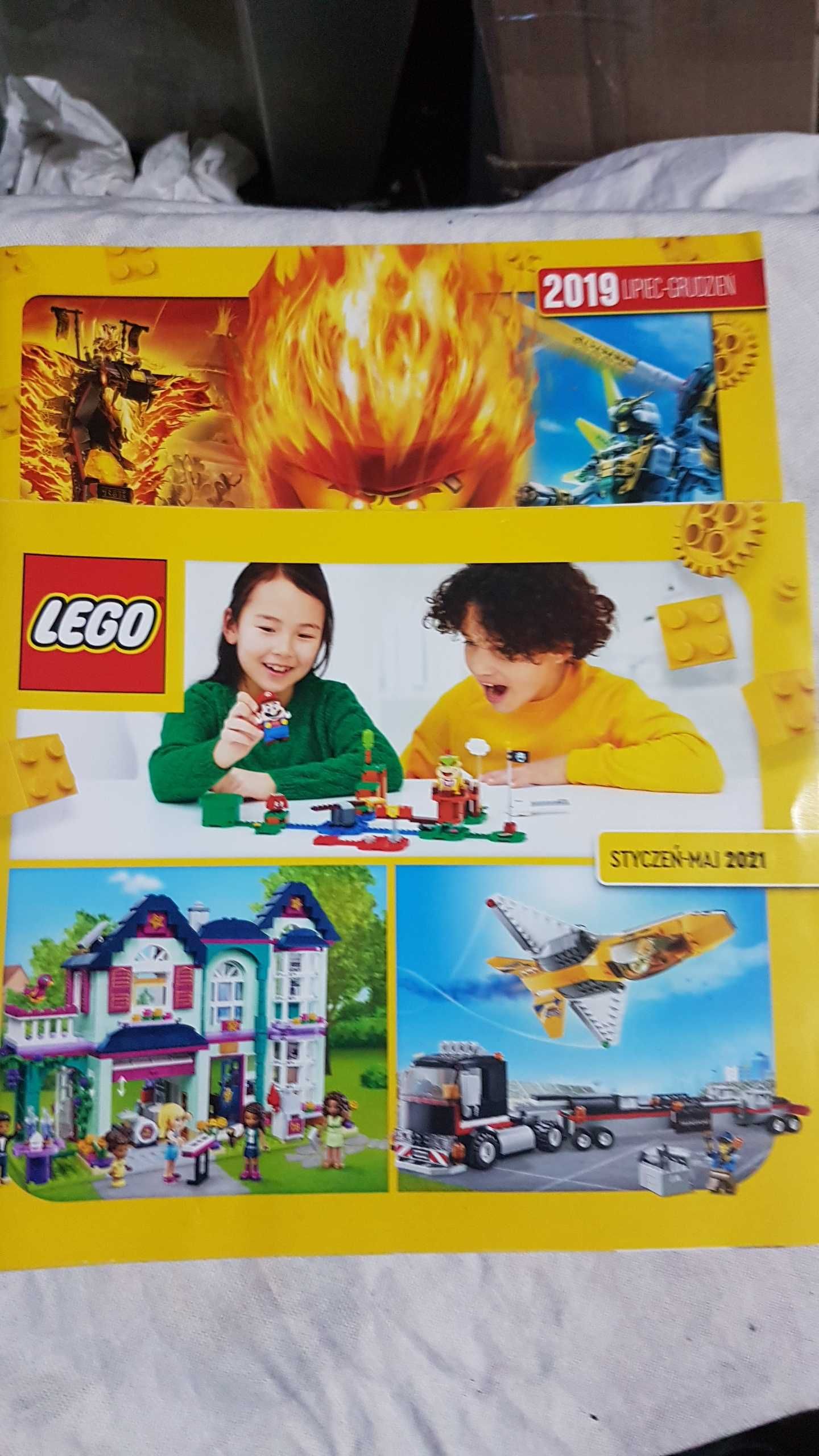 2 stare katalogi klocków lego 2019 i 2021 r