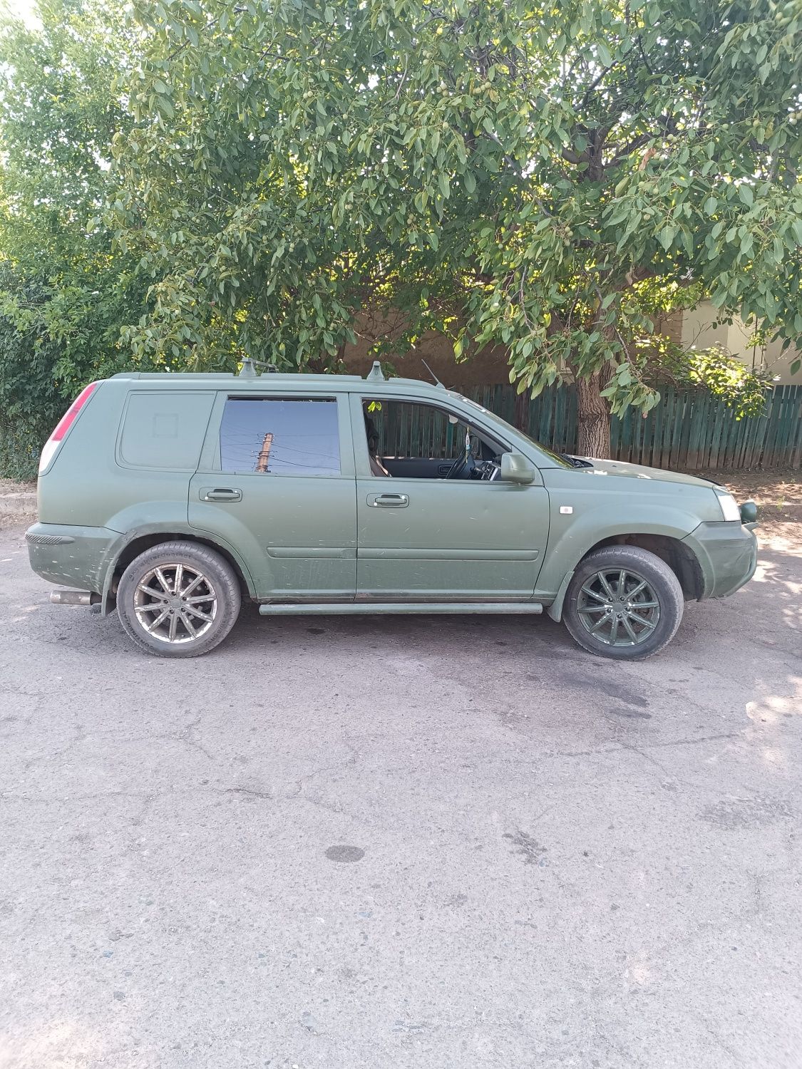Нісана в доброму стані продаж або обмін 2700 $ без торгу