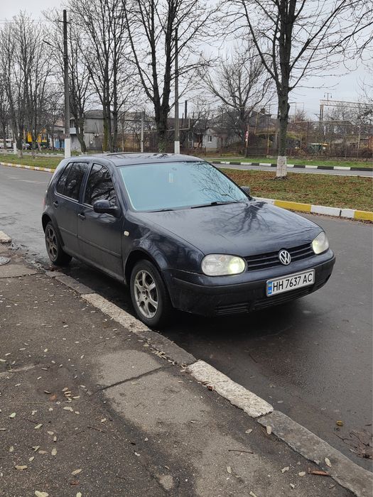 Volkswagen Golf 1.6 бензин