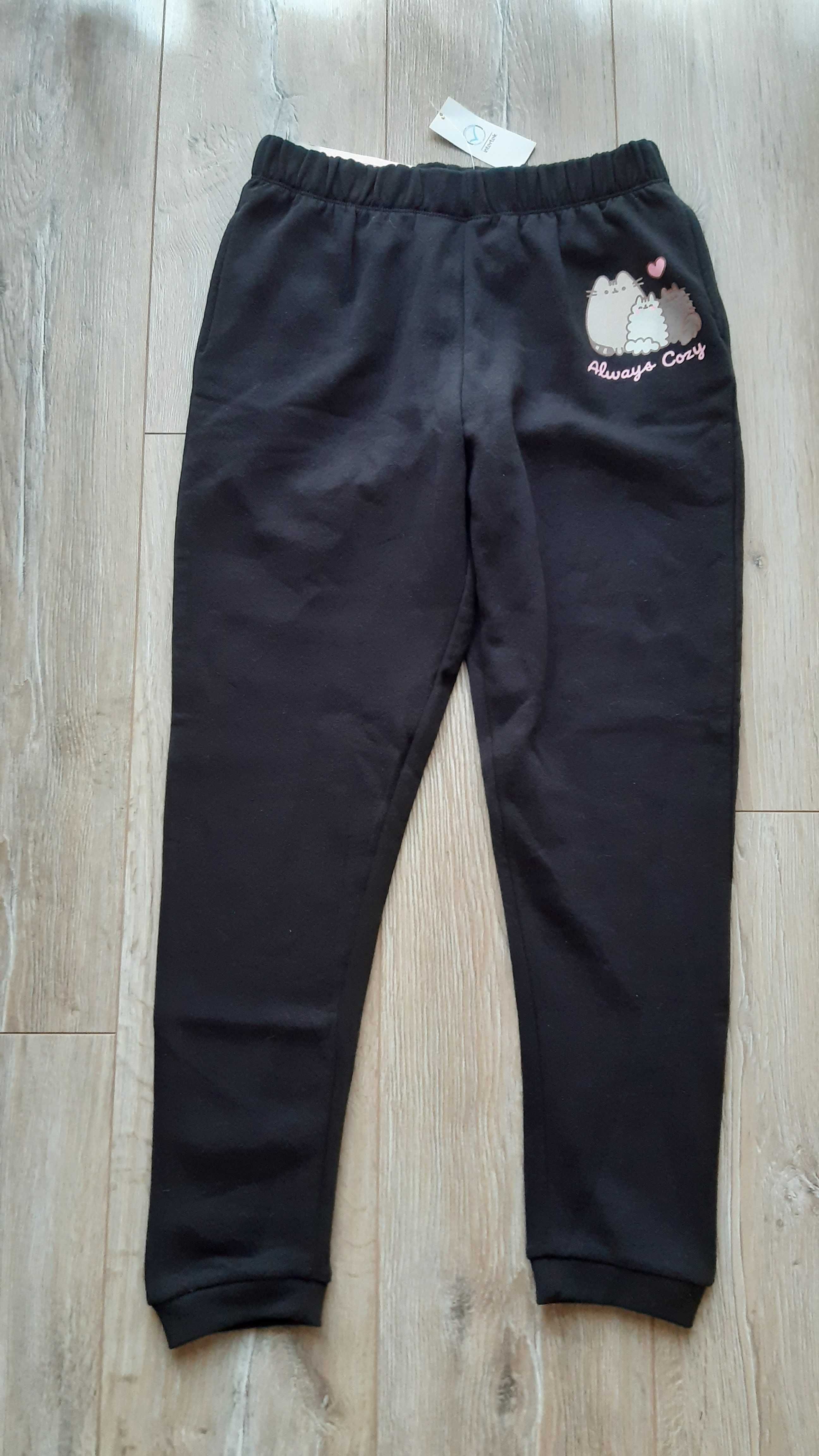Nowe spodnie dresowe Pusheen 158/164 czarne dziewczęce