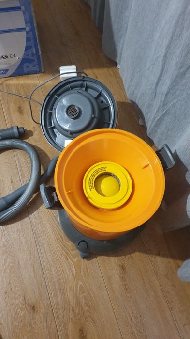 Продам бытовой пылесос.