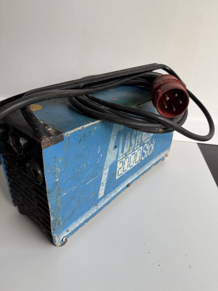 Spawarka inwetorowa Flash 2000 Zasilanie silowe 380 V