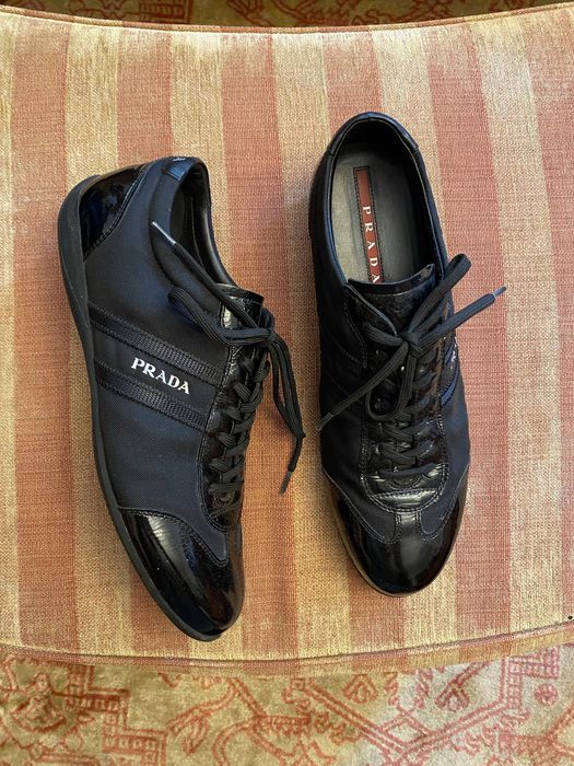 Czarne lakierowane trampki sneakersy Prada