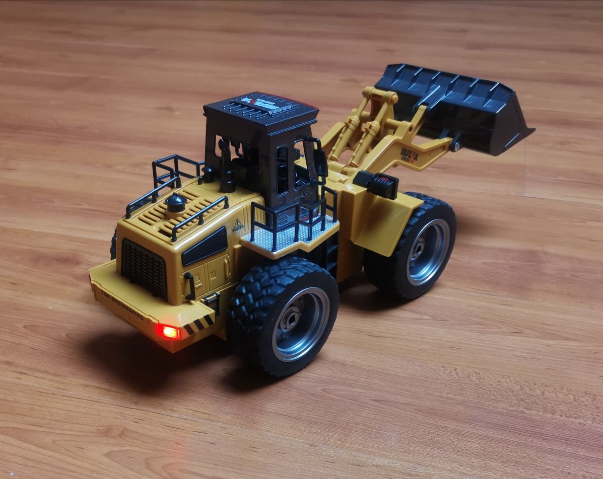 Máquina Pá mecânica RC Bulldozer 4x4 HUINA 1520 2.4G escala 1:18