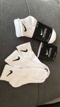 12 par skarpet Nike z czystego bawełny. Białe, krótkie, Rozmiar L / M