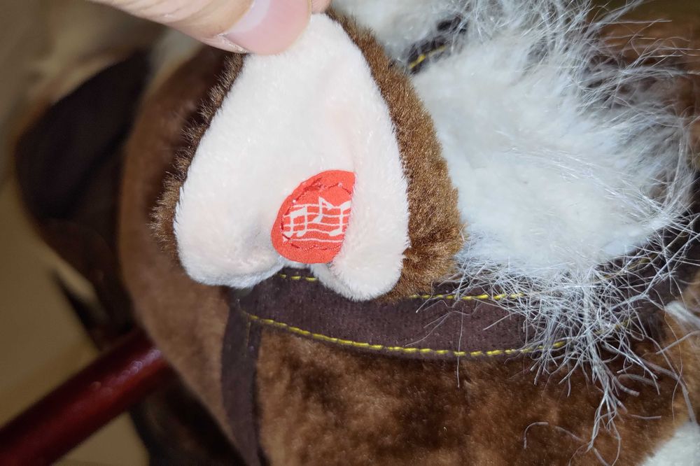 Konik na biegunach - wydaje dźwięki i rusza pyszczkiem