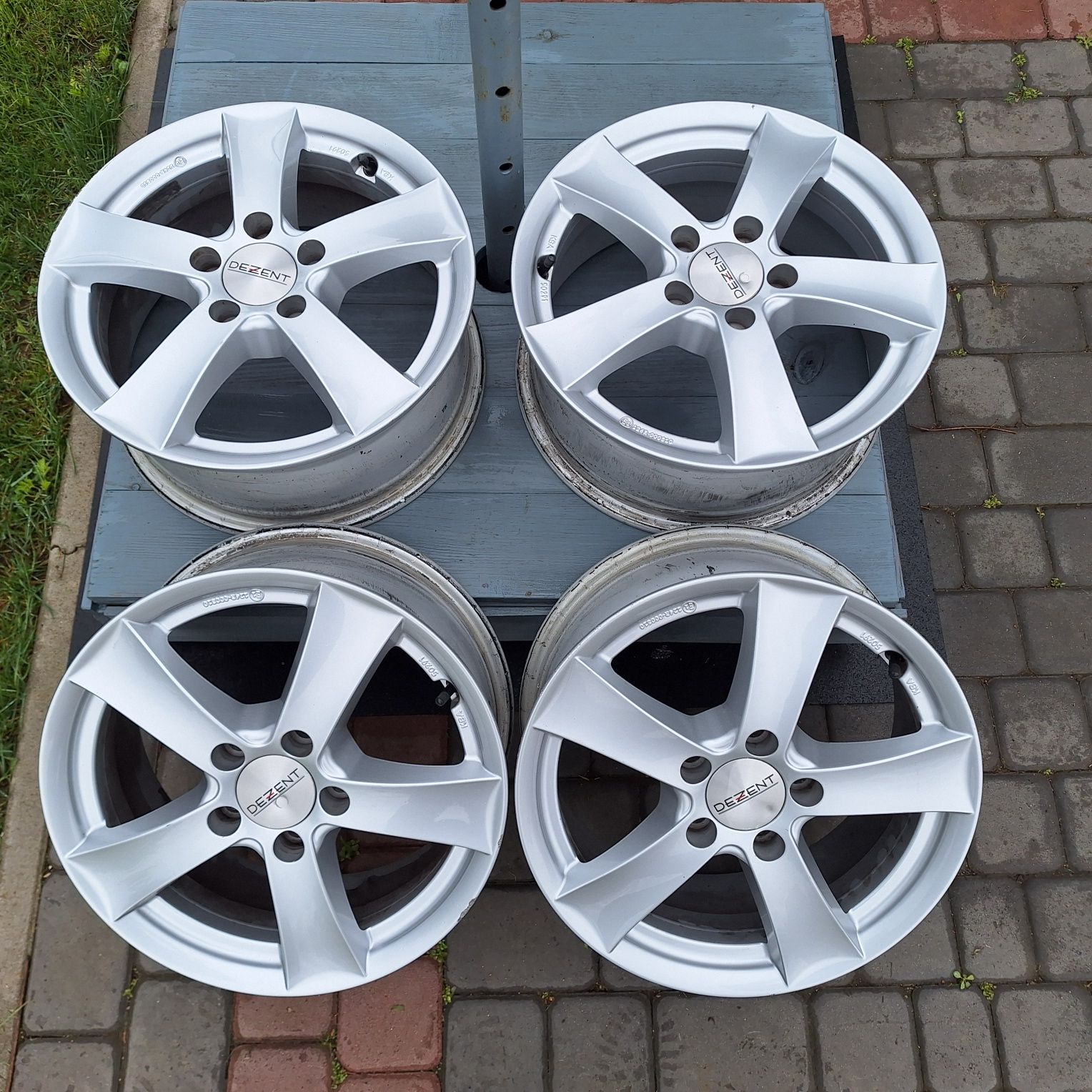 Felgi 16 aluminiowe Dezent 5×112 Mercedes Audi Vw Skoda Seat