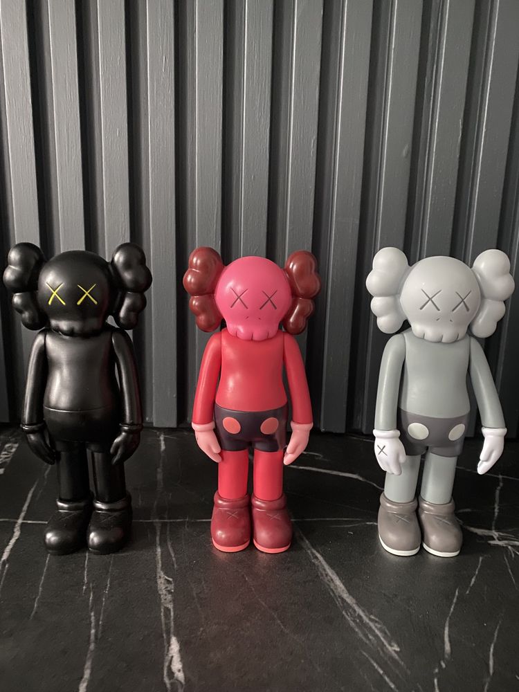 Фігурка KAWS!