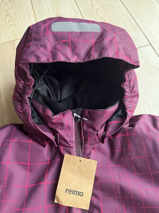 Продам нову курточку Reima 140 см