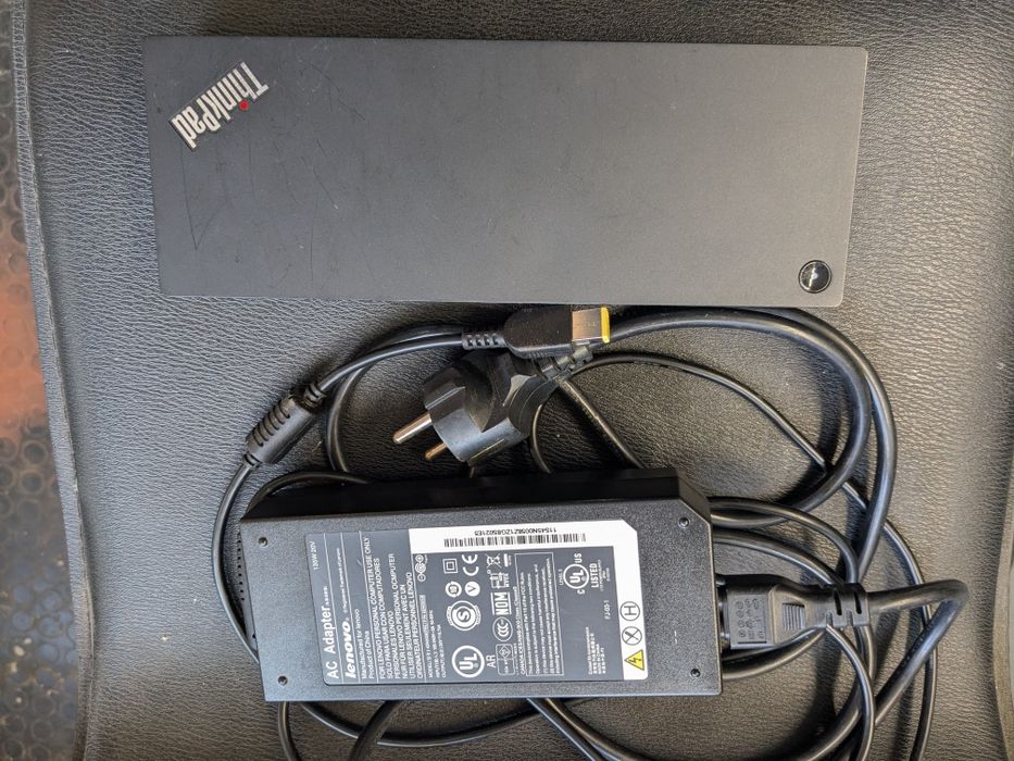 Ładowarka Lenovo 135w 20v + dock 3