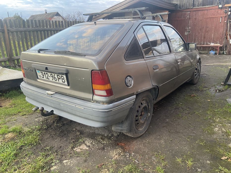 Продаєть опель кадет
