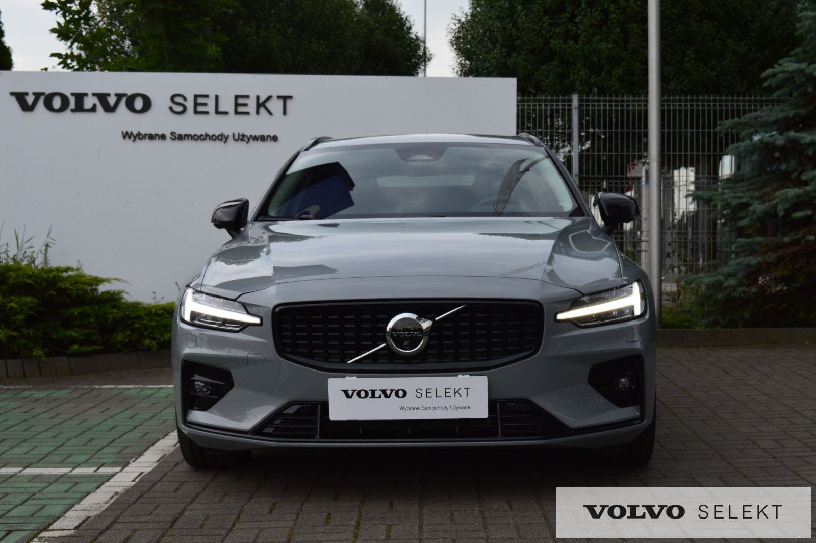 Volvo V60 B4 B Plus Dark