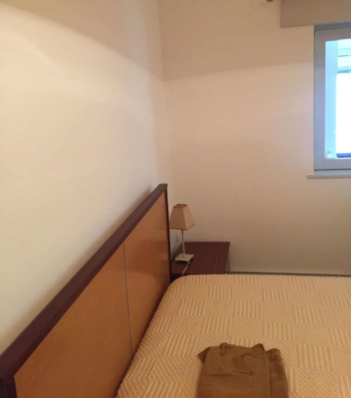 Vendo cama casal + mesas de cabeceira