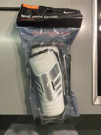Nike ochraniacze na piszczel