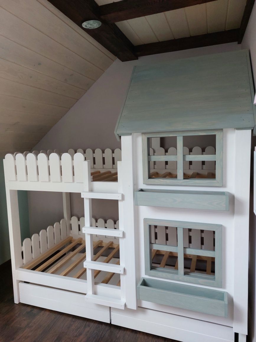 Łóżko piętrowe domek drewniane