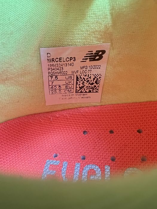 Оригінальні професійні бігові кроссівки New Balnace 40,5 розмір