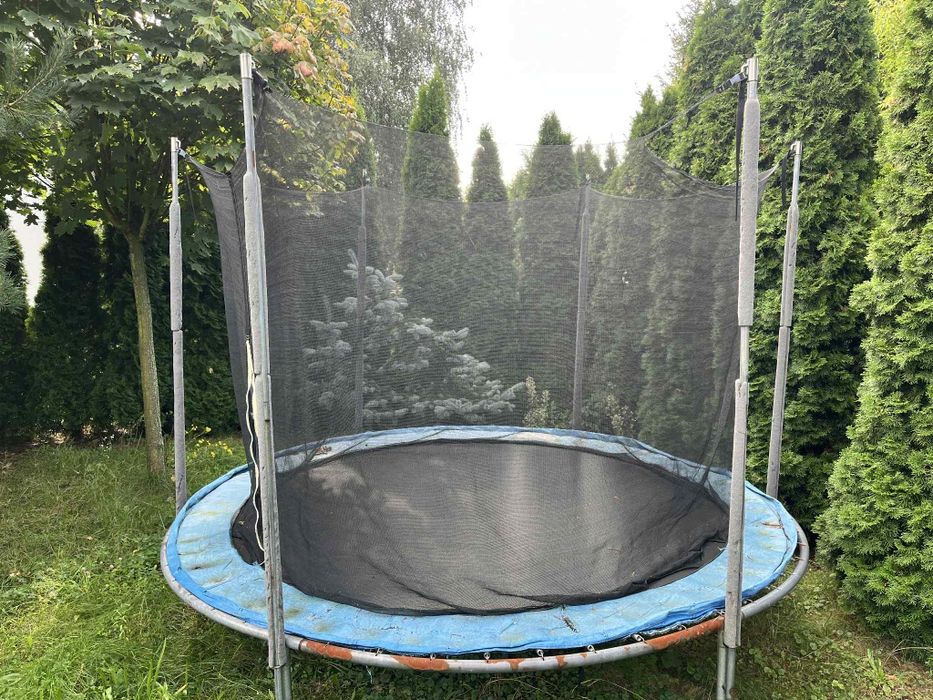 trampolina duża ok. 2/3 m średnicy