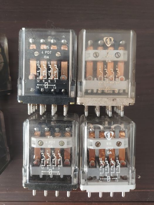 Przekaźniki R15 10 A 17 sztuk