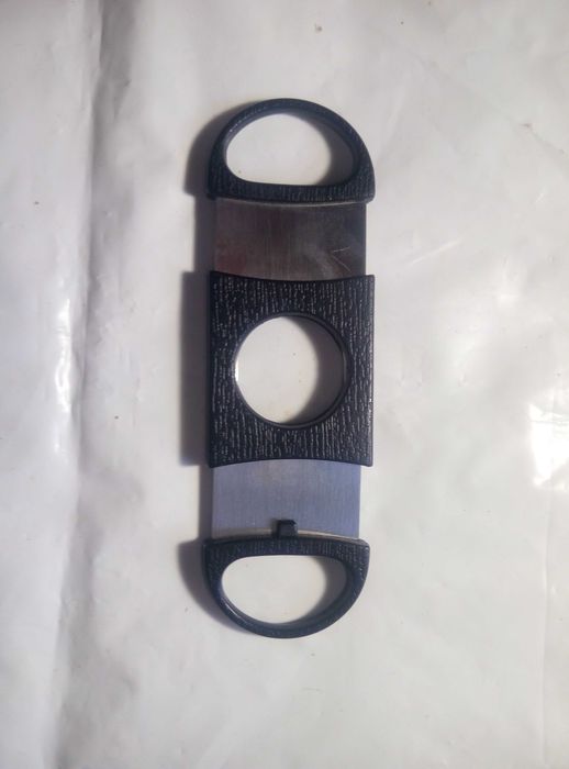 Гильотина пластиковая  новая