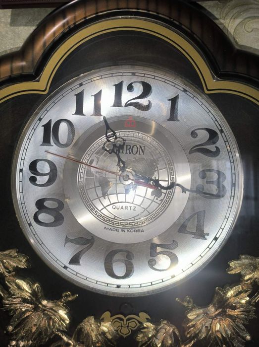 Продам дуже красивий настінний годинник.