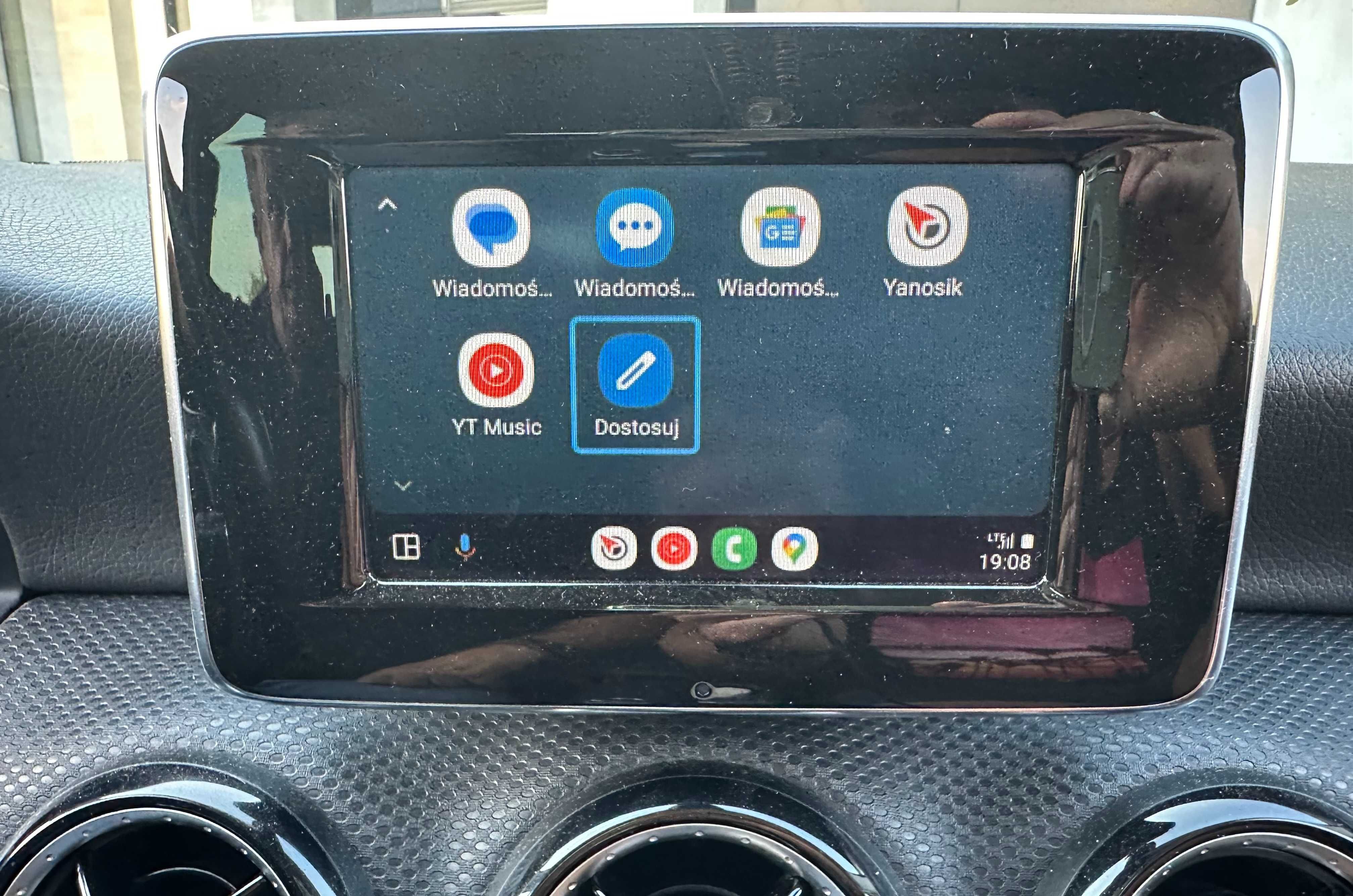 Mercedes B CLA GLA Becker box Carplay Android Audo Youtube Google Mapa