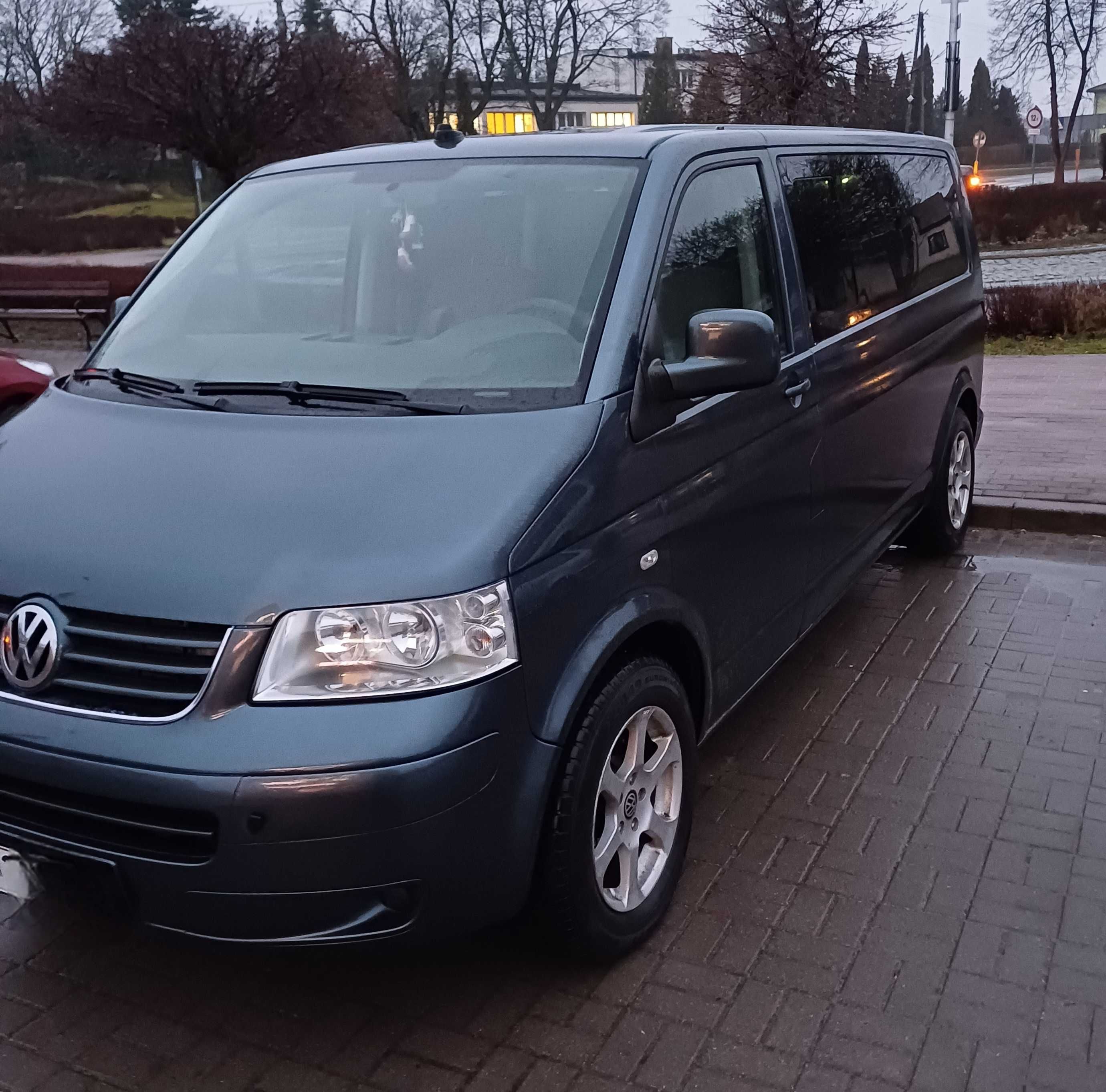 VW caravelle T5 2.5 TDI Long 9 osób.