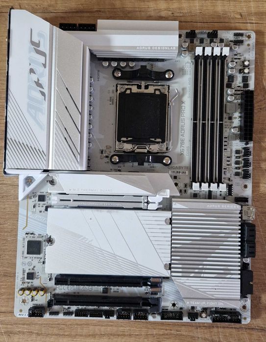 Płyta główna Gigabyte X670E AORUS PRO X AM5 DDR5 mała wada N1643