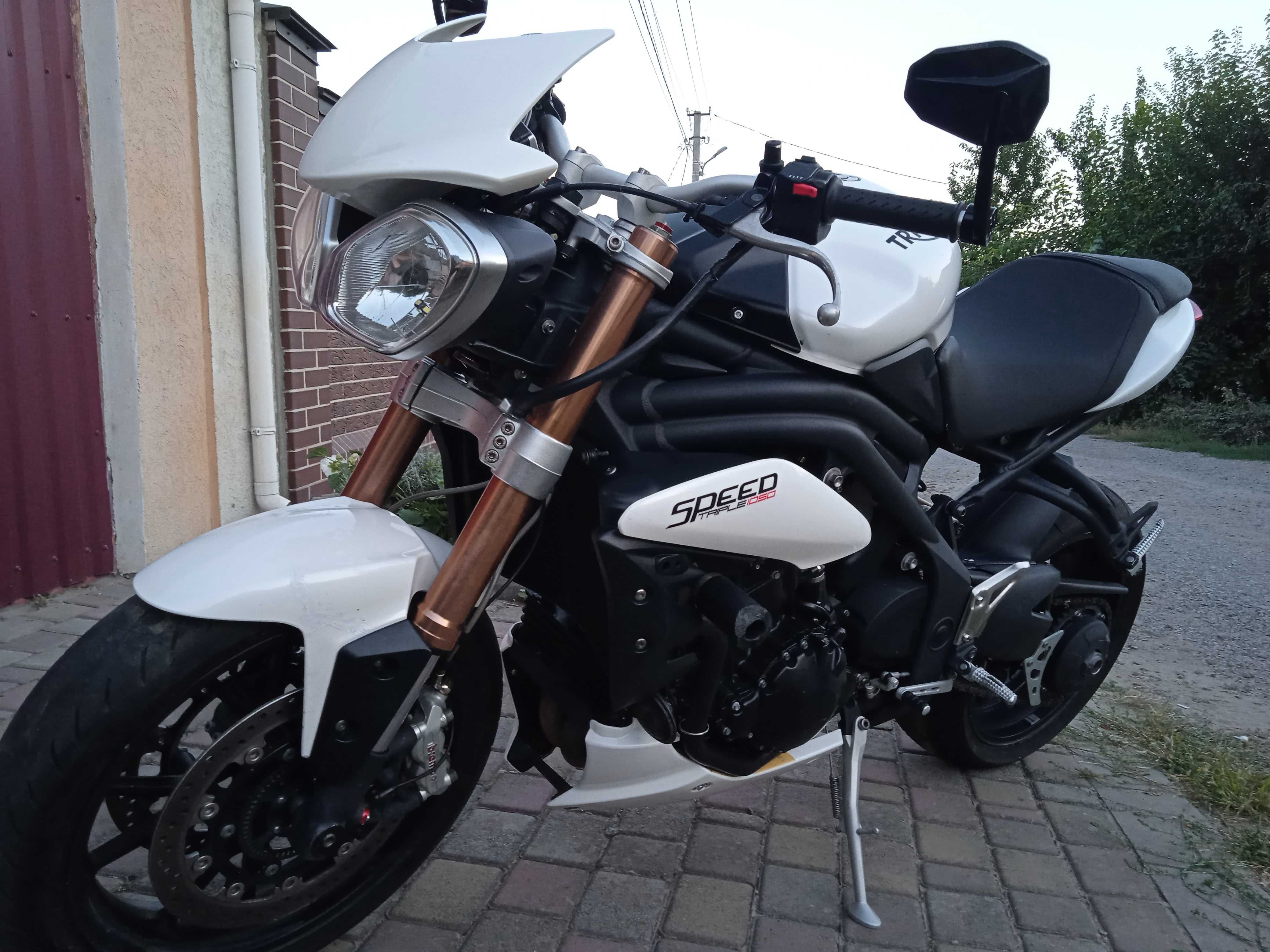 Продам Triumph Speed Triple 1050сс 2015 року