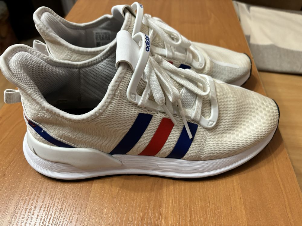 Продам кросівки Adidas