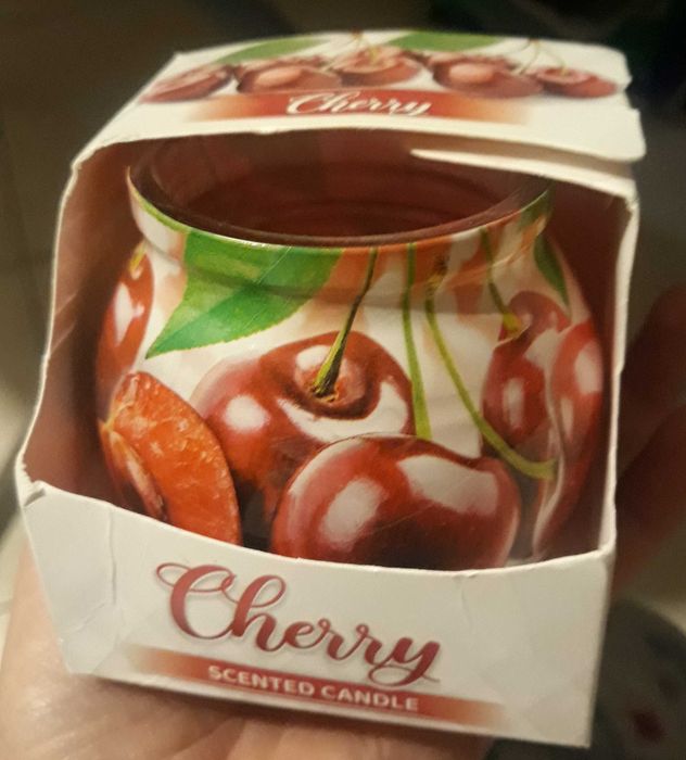 Świeca zapachowa wiśnia - gratis..