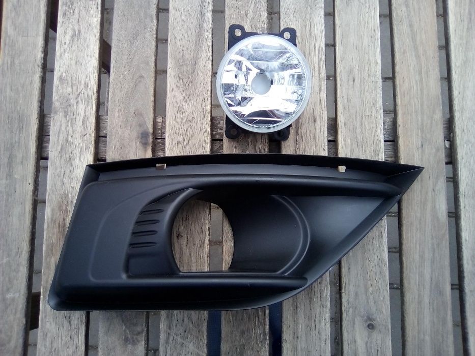 CITROEN C4 GRAND PICASSO 08 - ramka halogenu + halogen prawa