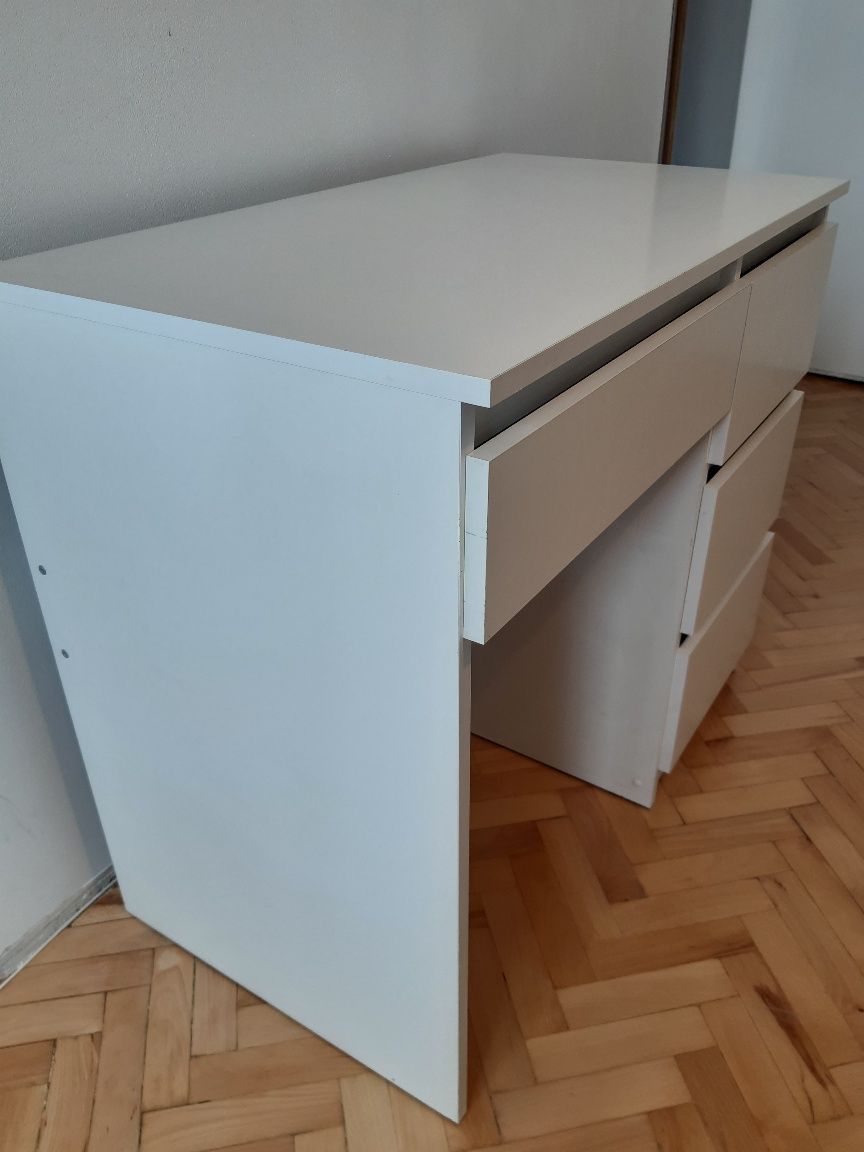 Ergonomiczne biurko, wygodne i pojemne- 4 szufady