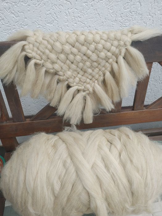 Kocyk z owczej czesanki do sesji noworodkowych