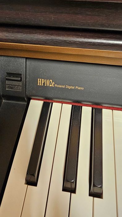 Piano Roland HP102 E