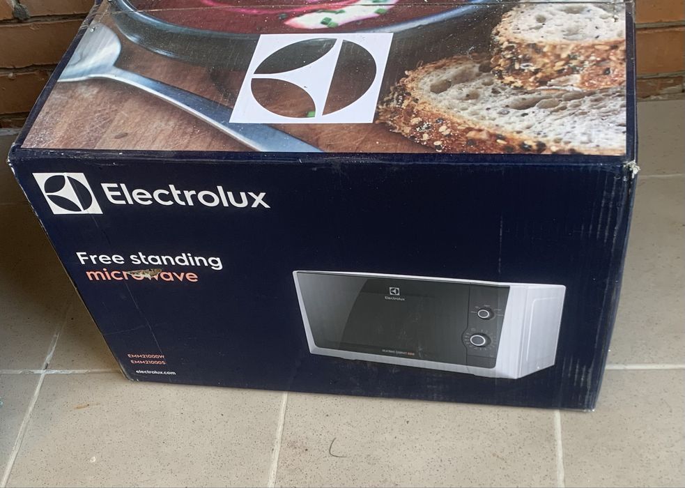 Мікрохвильова піч Мікроволновка Electrolux нова