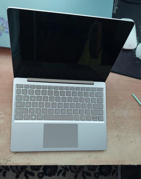 Microsoft Sur6 Laptop Go , 128гб , 8гб оперативна , i5 processor
