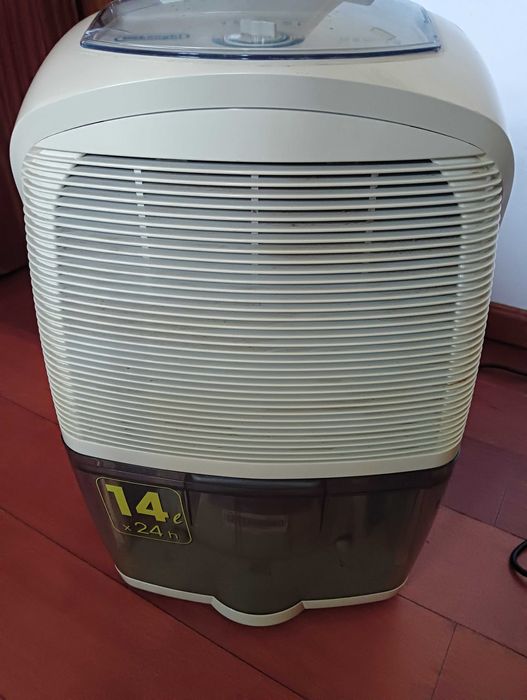 Desumidificador com reservatório de água