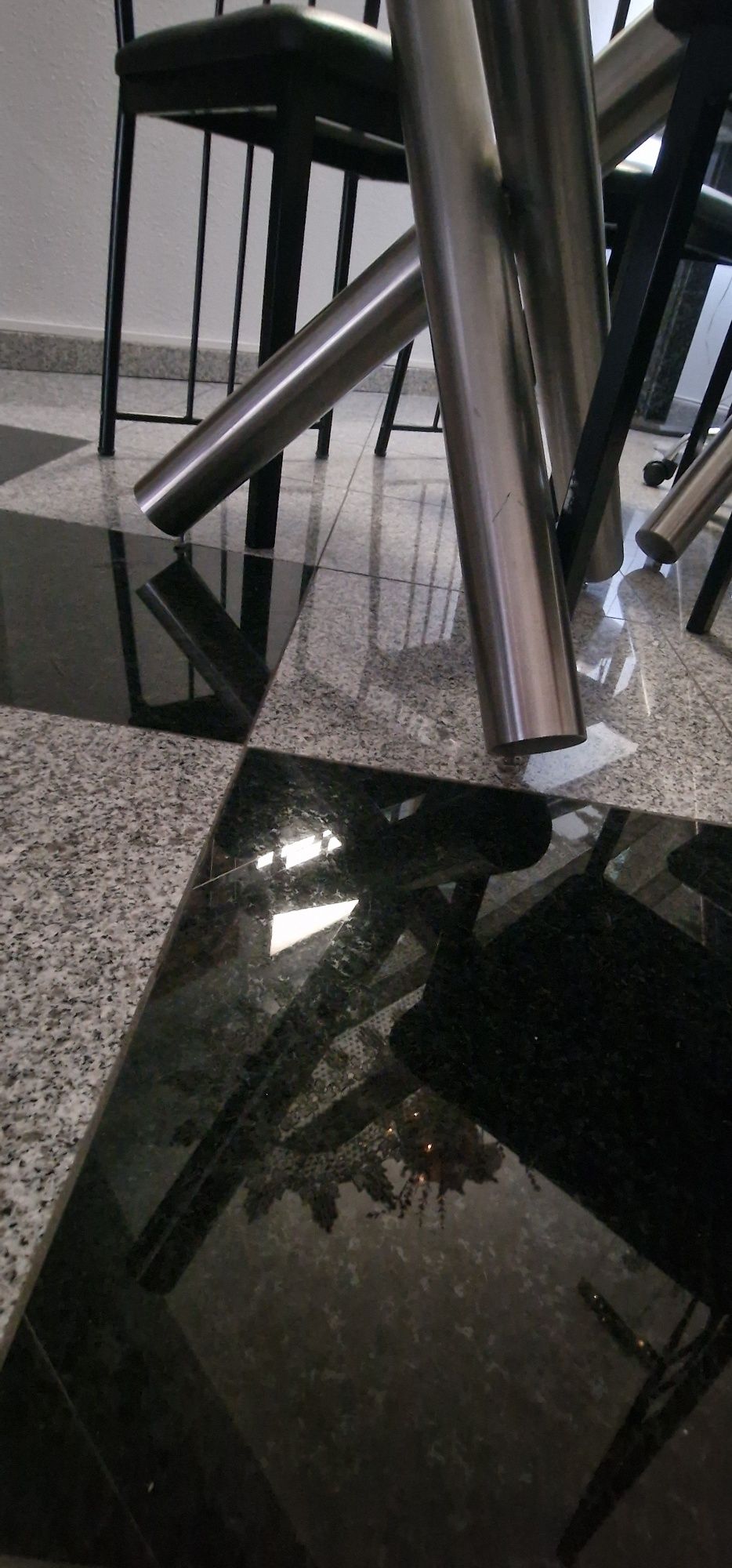 Mesa sala de jantar inox e vidro