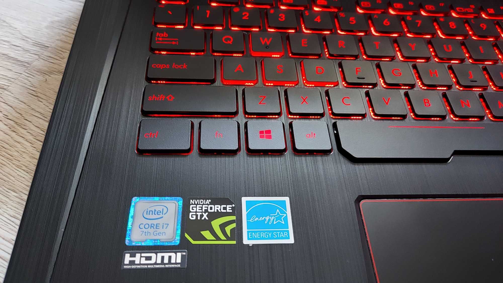 Asus ROG Strix Gaming +17,3" IPS+ i7 GTX1050Ti 16GB SSD250GB+1TB