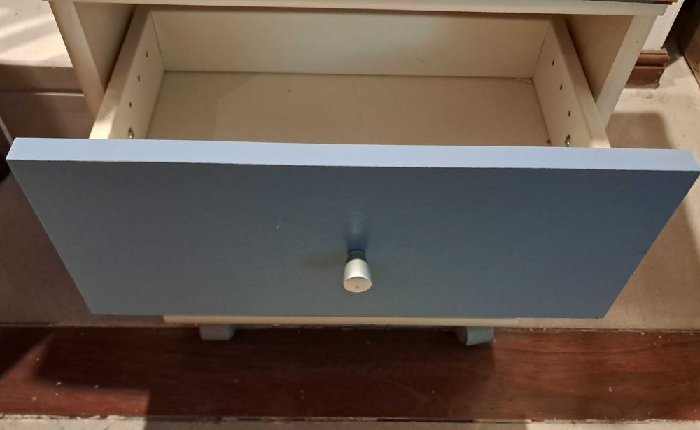 Mesa de Cabeceira azul/creme (c/rodas)