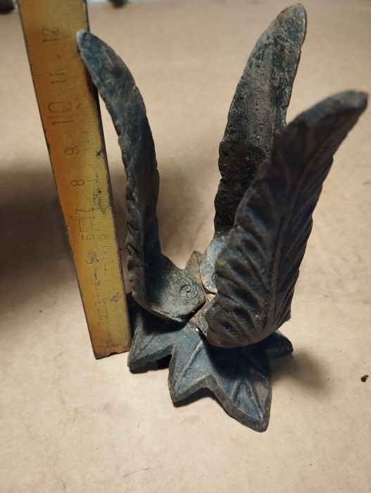 Mosiężny wazonik na stolik