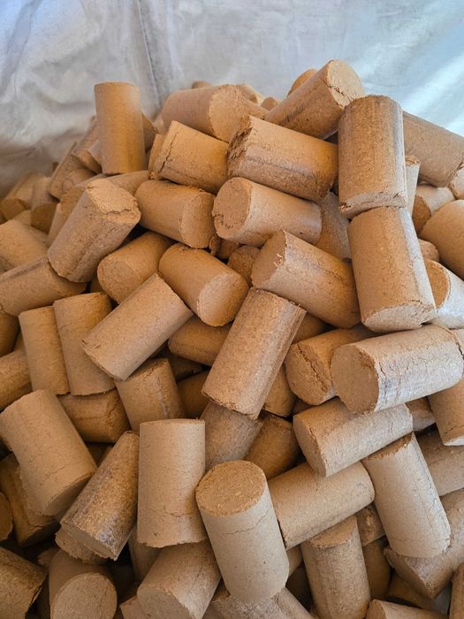 Brykiet dębowy luzem Big-Bag 1000kg – bez worków, 800 zł/t
