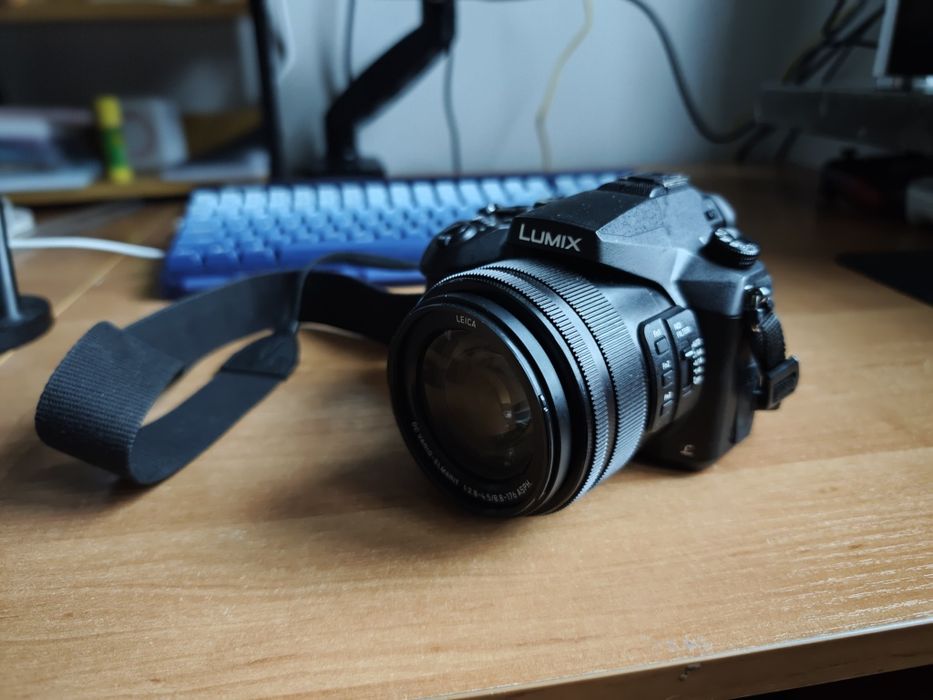 Aparat Panasonic Lumix FZ2000 (DMC-FZ2000)