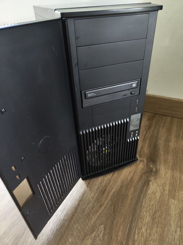 Pełny zestaw komputerowy (Q9550 + R7 260X + monitor i peryferia)