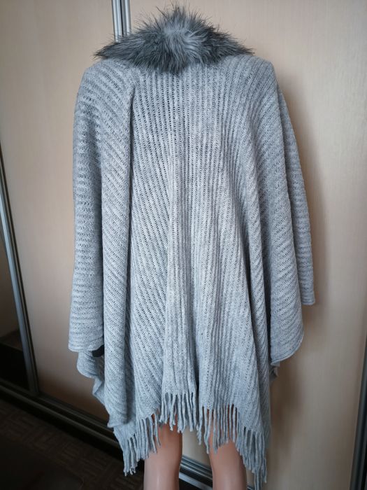Сіра накидка пончо